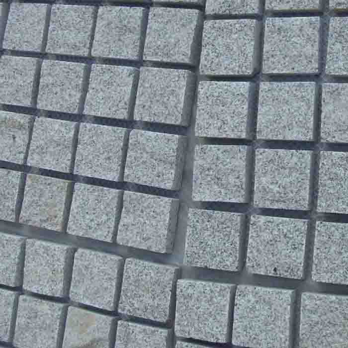 Pavimentadores de granito cinza claro